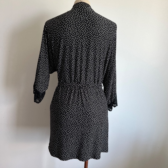 In Bloom - Black & White Polka Dots Belted Robe - Picture 5 of 10